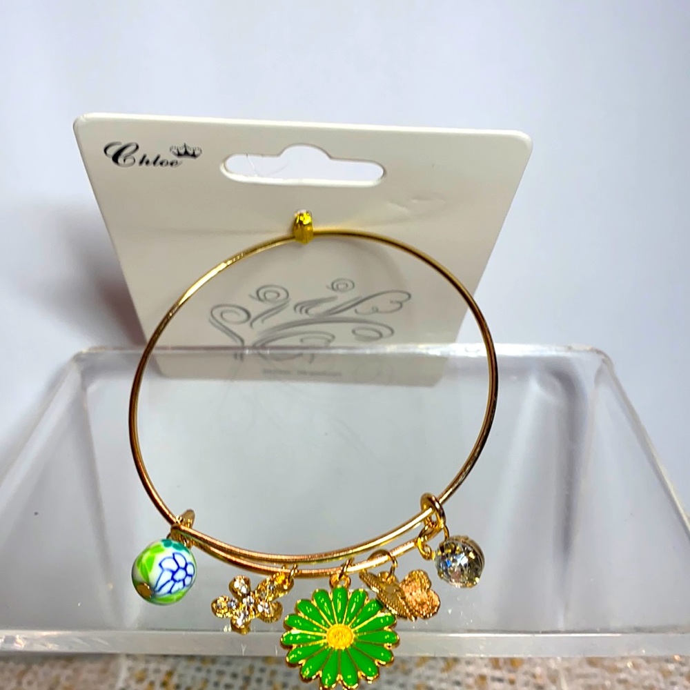 Chloe Queen Jewelry Gold Tone 5 Charm Bracelet